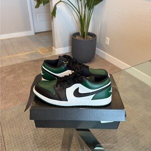Jordan one low green toe